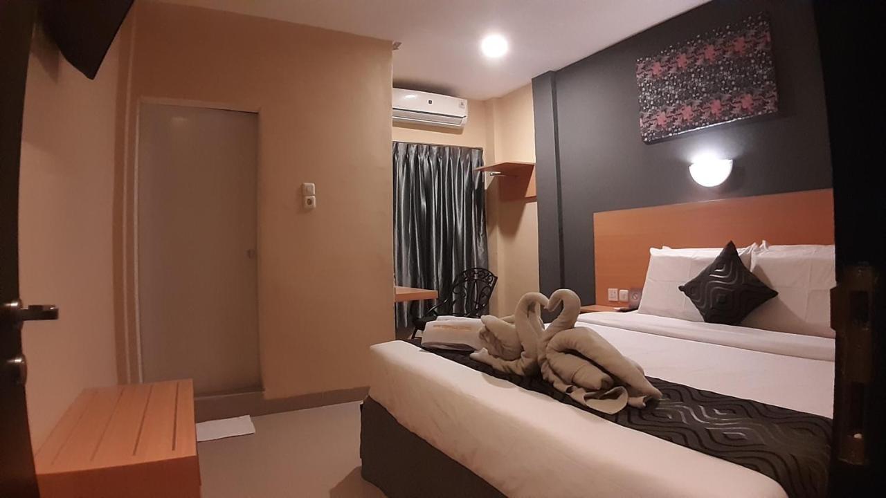 New Gentala Hotel Medan Exteriör bild