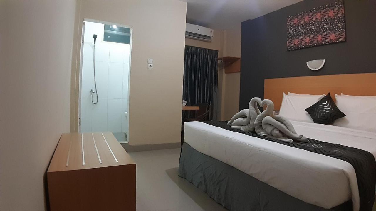 New Gentala Hotel Medan Exteriör bild