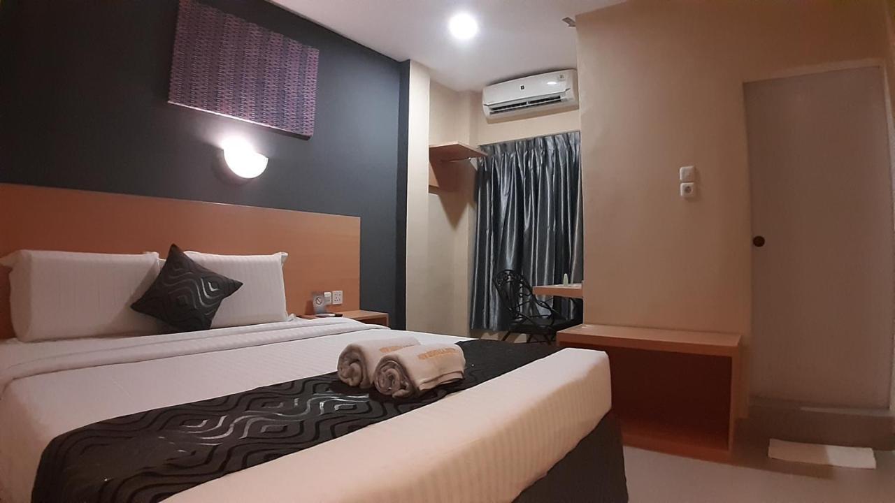 New Gentala Hotel Medan Exteriör bild