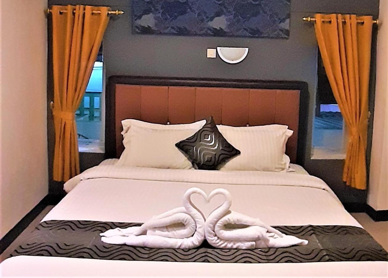 New Gentala Hotel Medan Exteriör bild