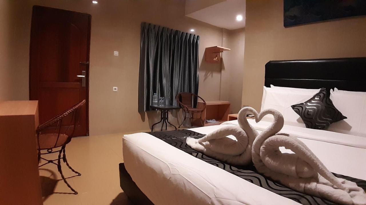 New Gentala Hotel Medan Exteriör bild