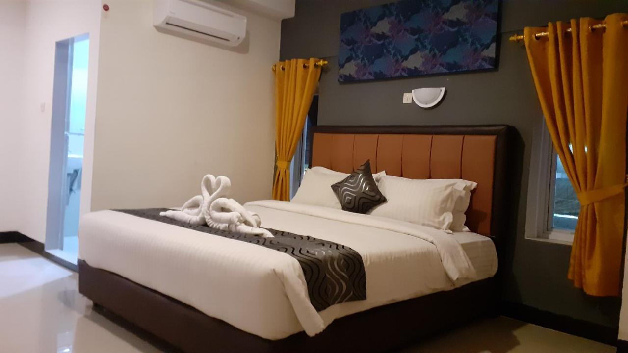 New Gentala Hotel Medan Exteriör bild